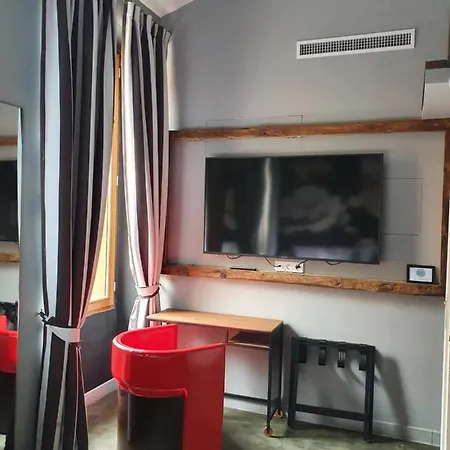 Room With A Vue-3